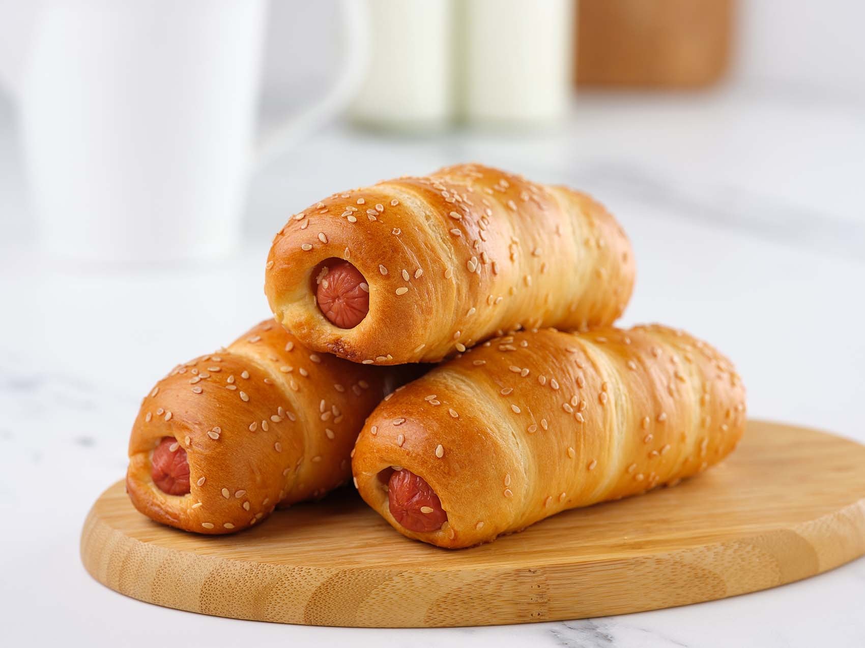 Булочка с сосиской