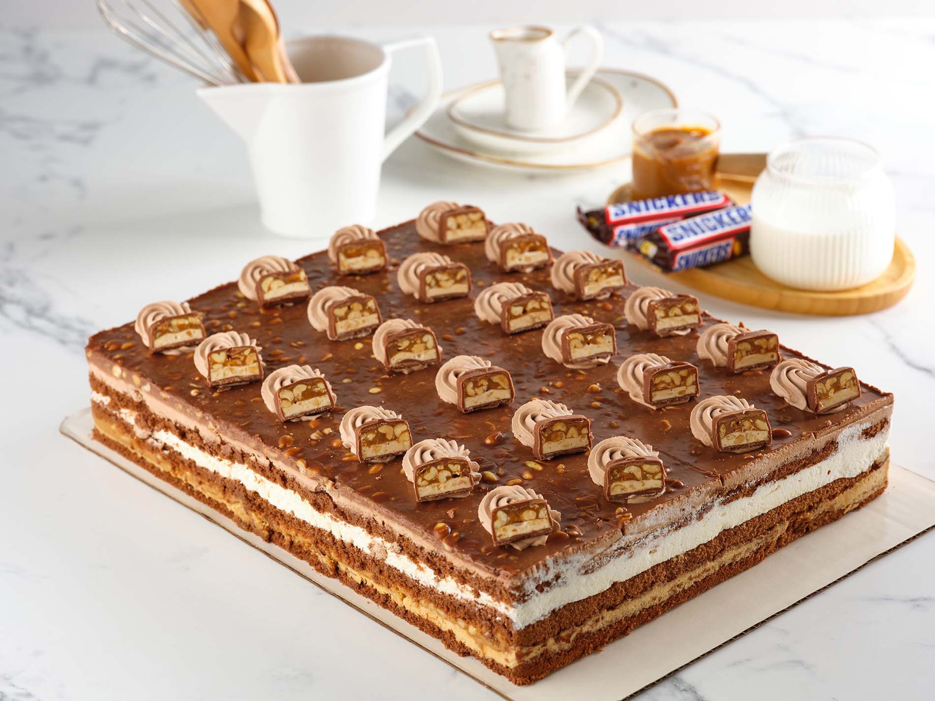 Toʻgʻri burchakli tort Snikers