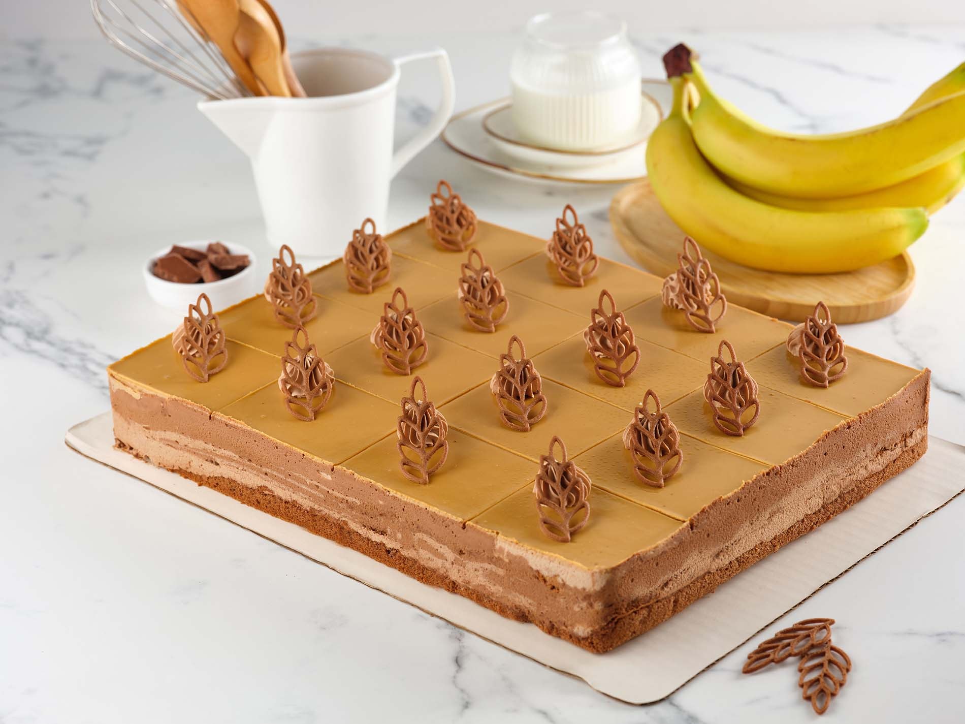 Toʻgʻri burchakli tort Shokolad-banan
