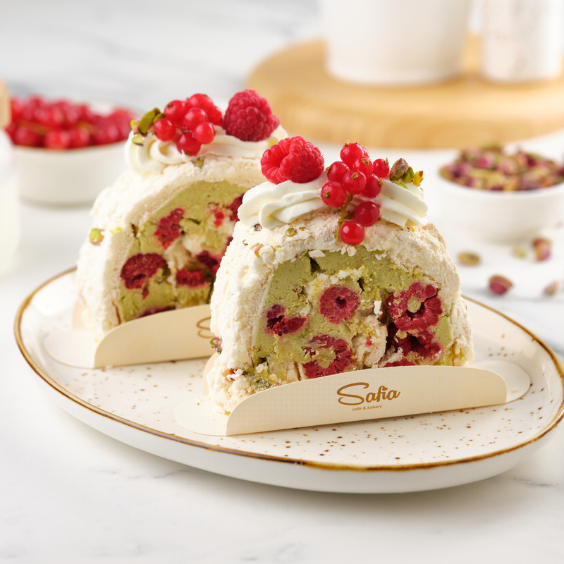 Pastry Meringue with pistachios