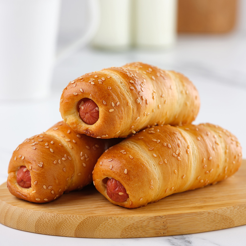 Булочка с сосиской