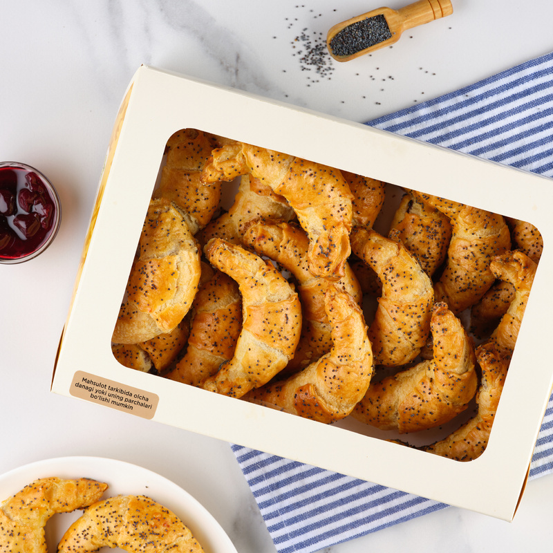 Печенье Рогалики с вишней в упаковке