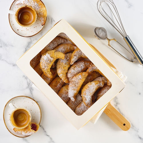 Печенье Рогалики с вишней в упаковке