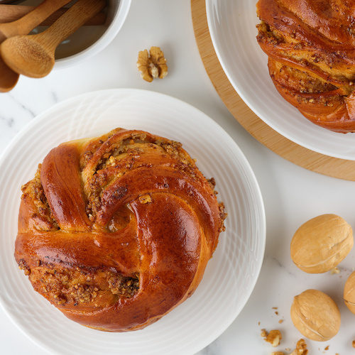 Булочка с орехом