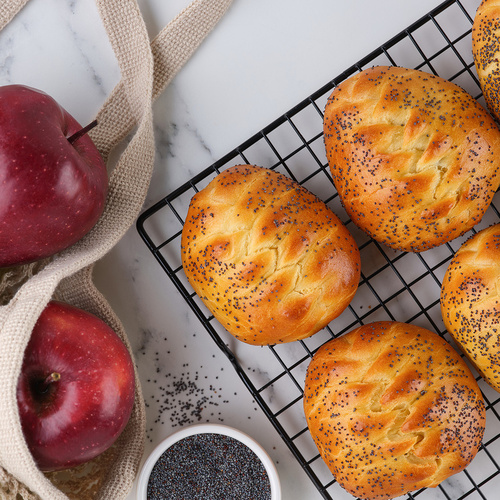 Булочка с яблоком