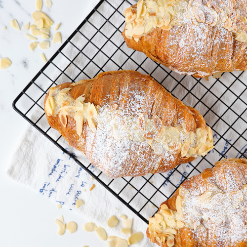 Круассан миндальный