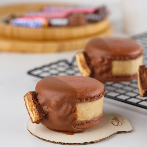 Пирожное-макаронс Сникерс