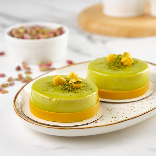Pastry Pistachio–strawberry