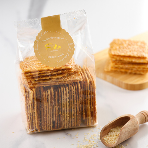 Cookie Lochira in a pack