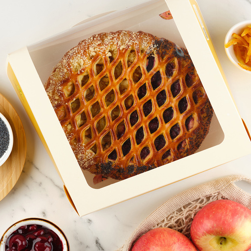 Пирог сдобный с яблоком и вишней